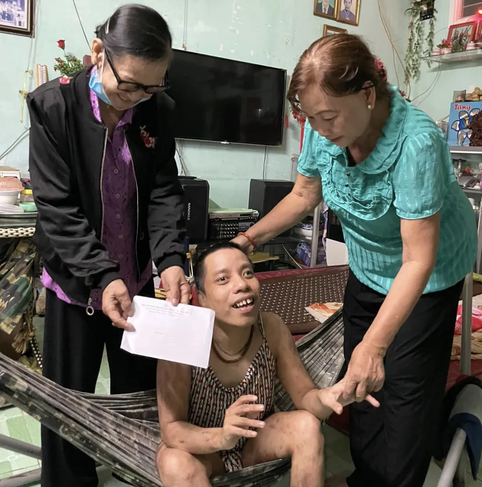 Nữ nạn nhân da cam tận tụy hết lòng vì những người đồng cảnh
