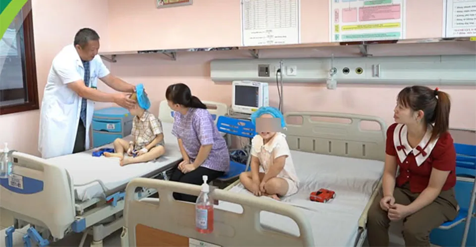 Hai bệnh nhi động kinh phức tạp hồi phục kỳ diệu sau phẫu thuật