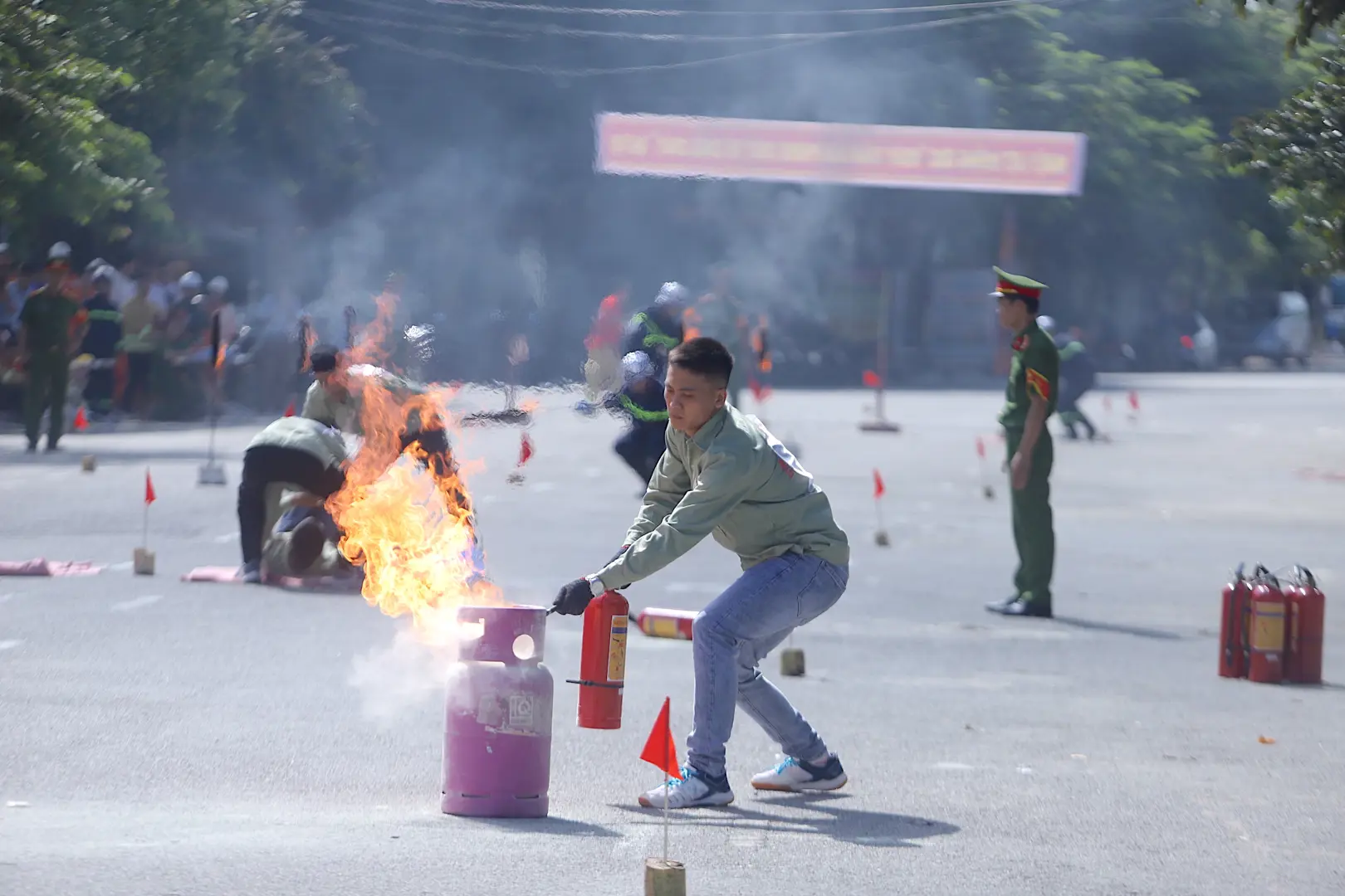 Ứng Hoà: Kịch tính Hội thao nghiệp vụ chữa cháy và cứu nạn, cứu hộ