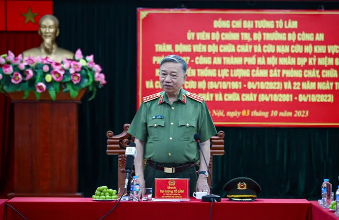 Đại tướng Tô Lâm thăm, làm việc, chúc mừng lực lượng Cảnh sát PCCC Thủ đô