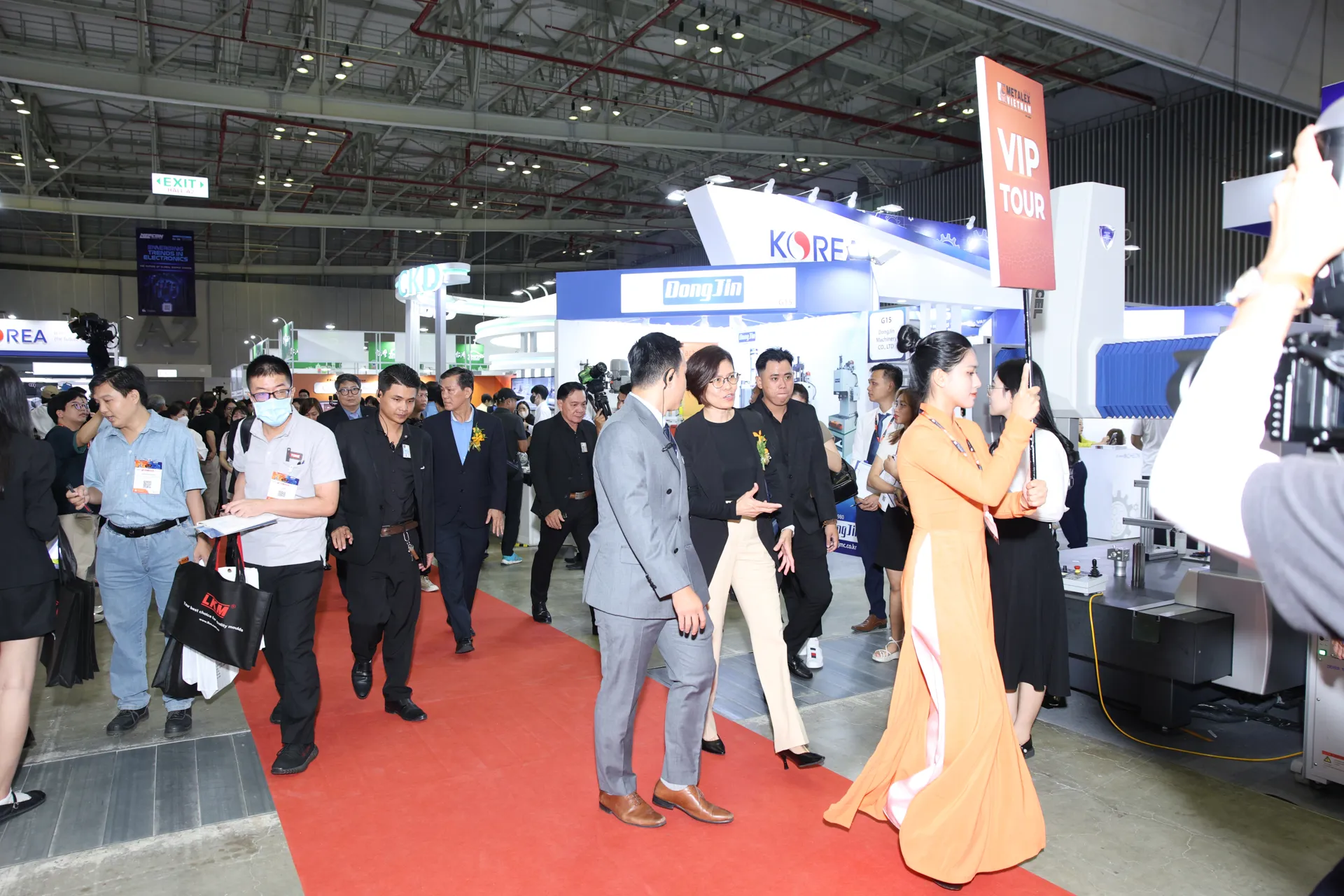 Gần 300 thương hiệu công nghệ và máy móc dự NEPCON Việt Nam 2023