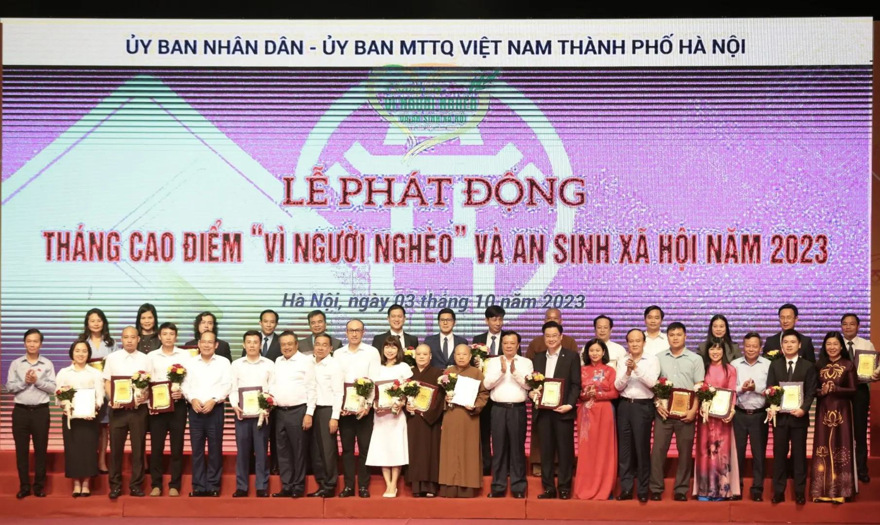 T&T Group trao tặng 1 tỷ đồng gửi Hà Nội để an sinh xã hội