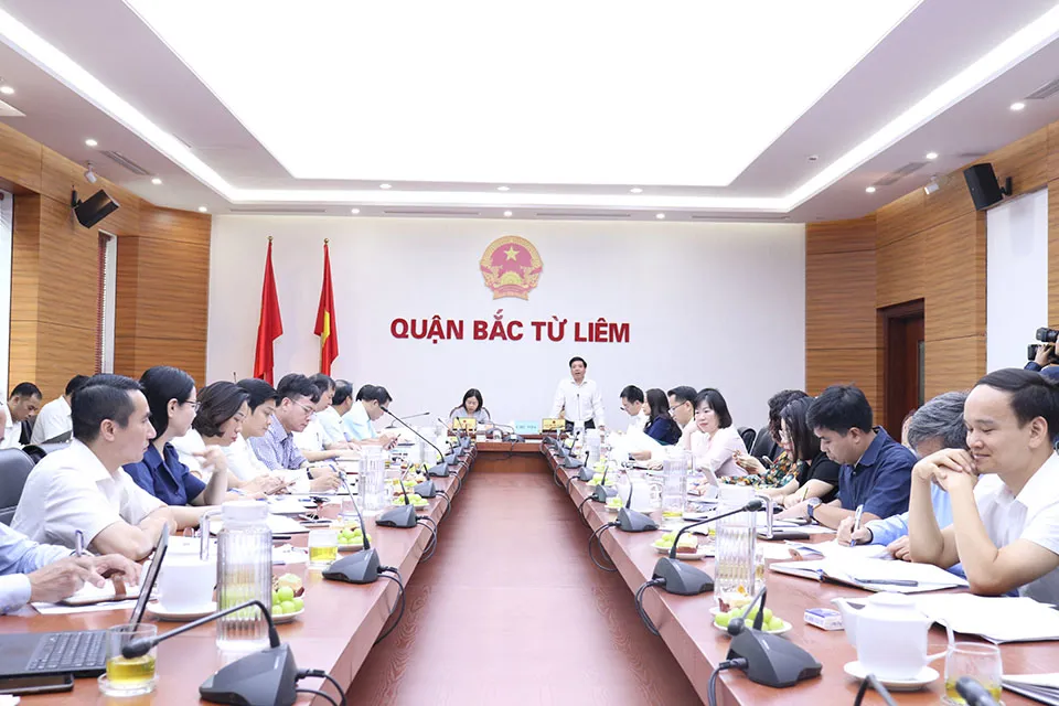 Tổ chức giải trình về y dược tư nhân, sử dụng đất bãi ven sông Hồng