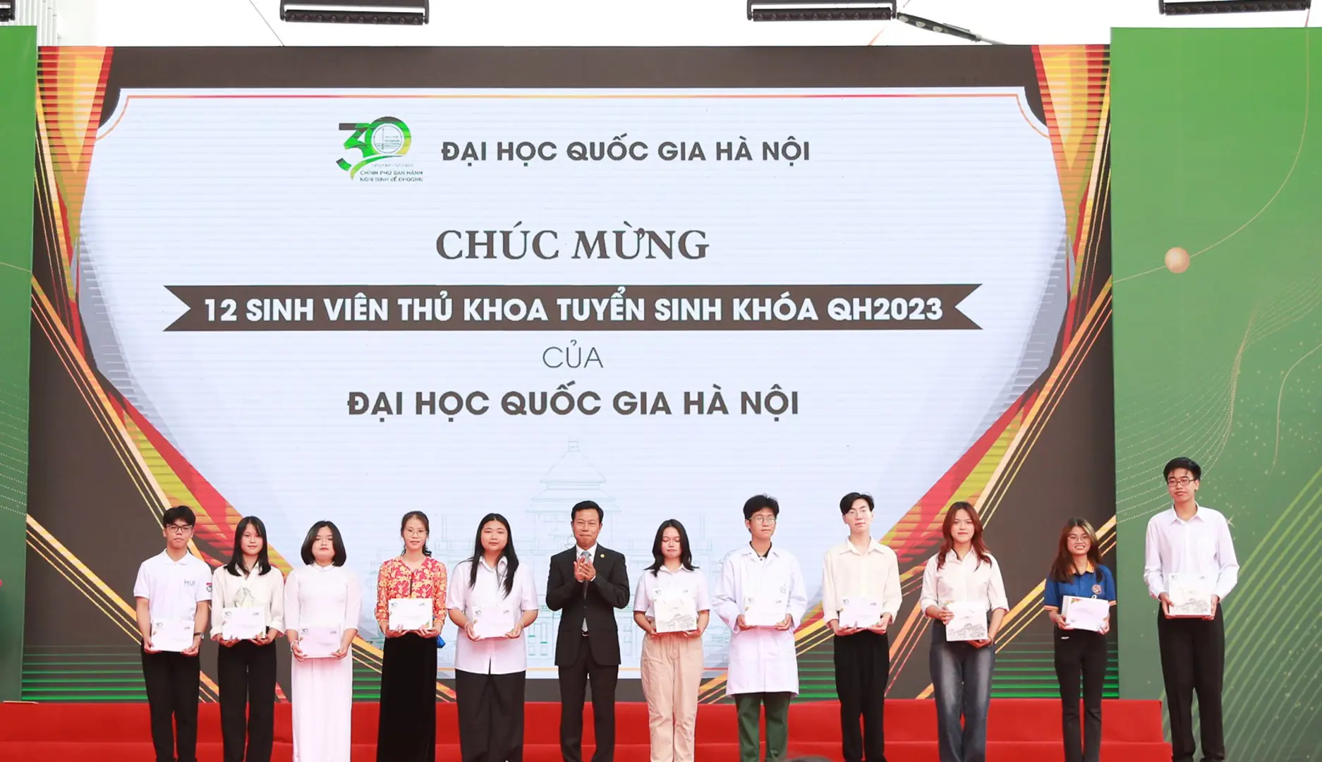 ĐH Quốc gia Hà Nội đón gần 6.000 tân sinh viên học tập tại Hòa Lạc