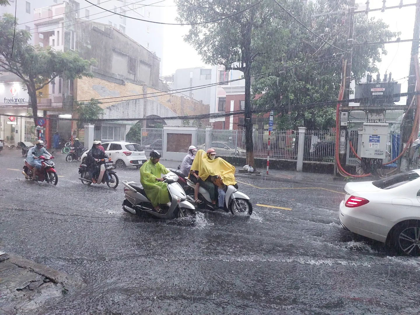 Đà Nẵng cho học sinh nghỉ học vì mưa lớn kéo dài