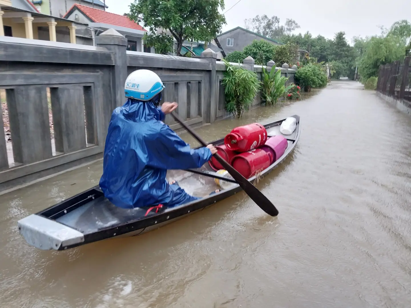 Thừa Thiên Huế: Nhiều nơi ngập nặng, di dời dân đến nơi an toàn