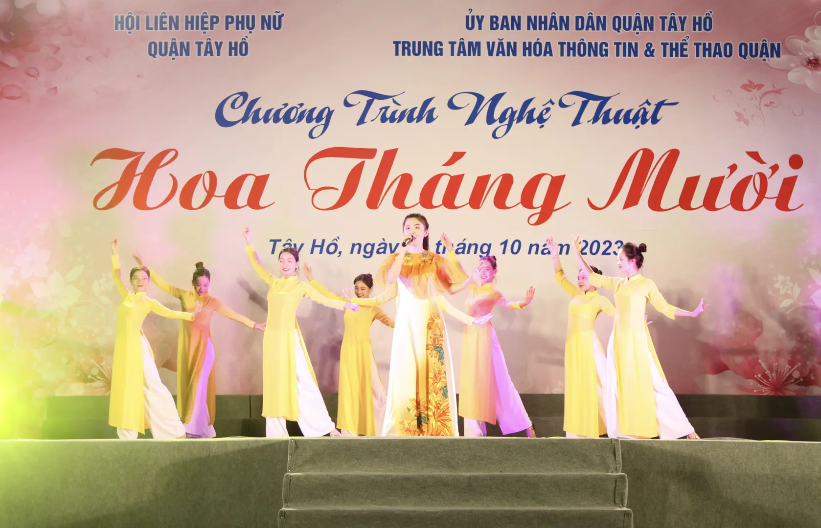 Quận Tây Hồ: Hấp dẫn chương trình nghệ thuật “Hoa tháng Mười”