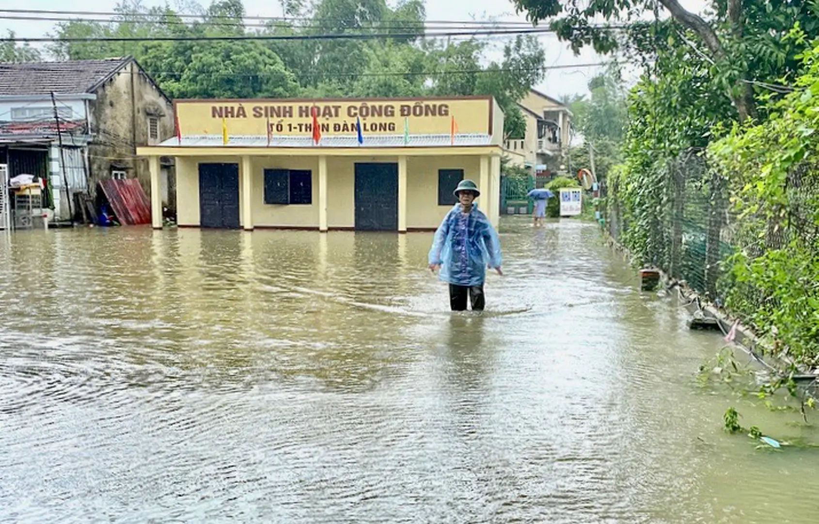 Miền Trung lại mưa to, nguy cơ lũ lụt, sạt lở đất tại nhiều địa phương