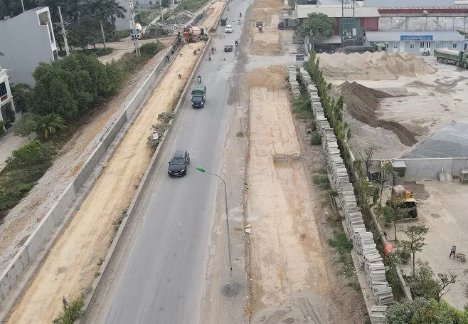 Thi công QL21B, “bỏ quên” các quy định đảm bảo an toàn giao thông