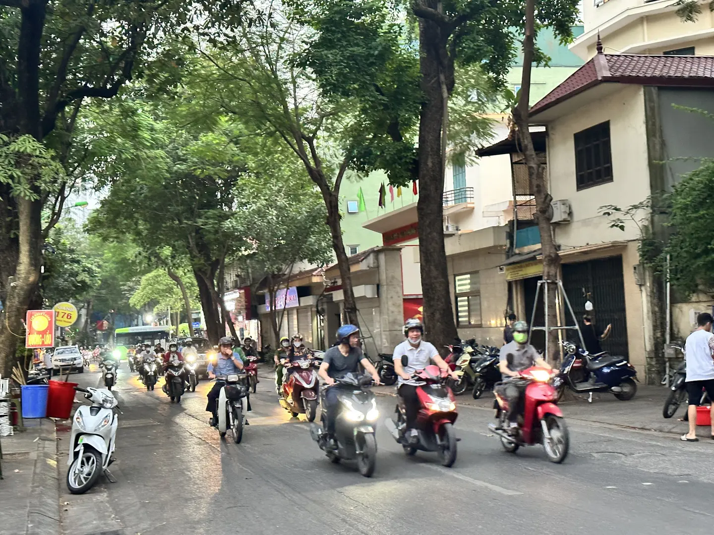 Dự báo thời tiết đêm 23 ngày 24/10: Hà Nội có mây, đêm có mưa