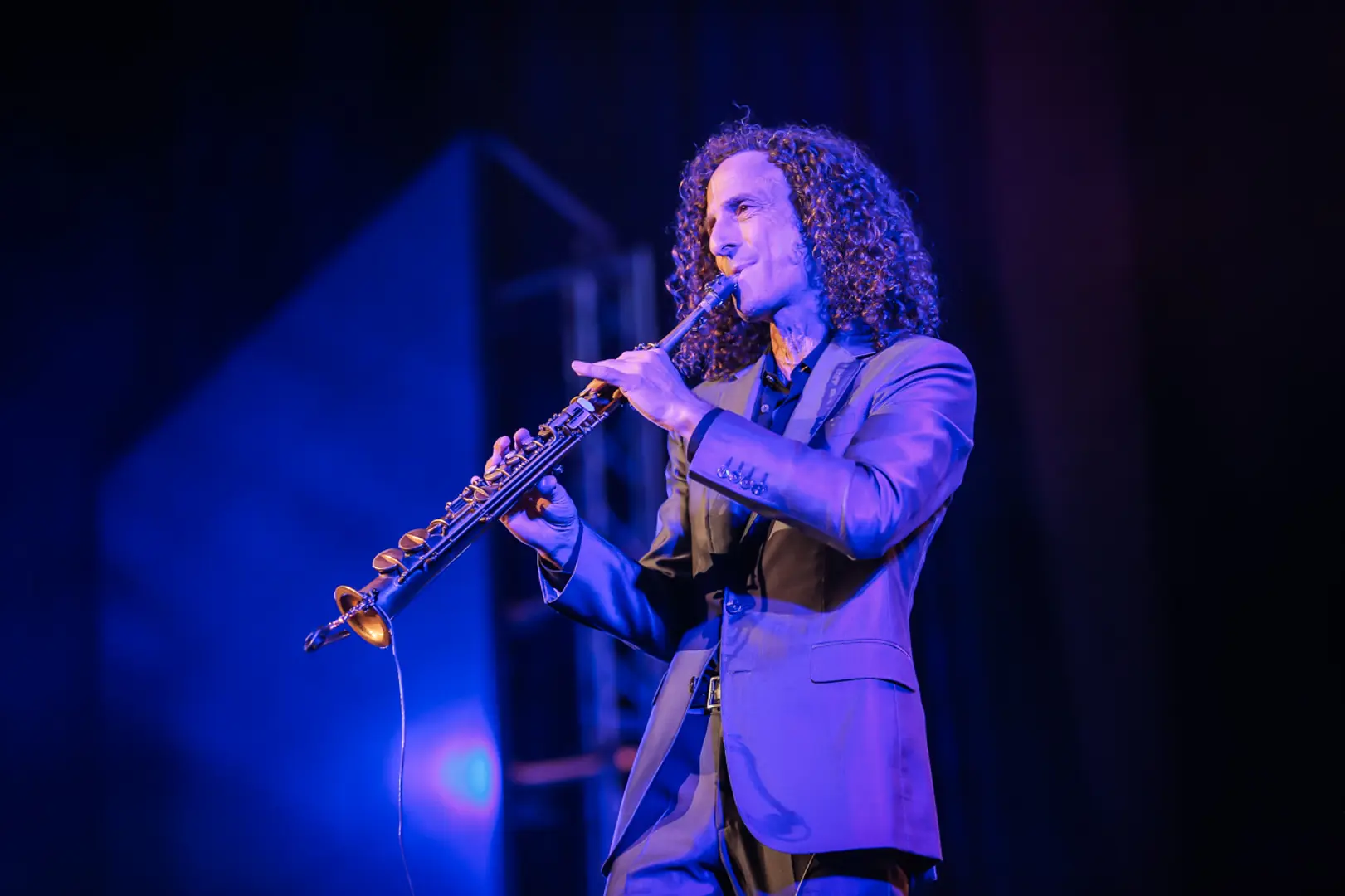 Vì sao Kenny G - huyền thoại saxophone chinh phục hàng triệu trái tim khán giả?