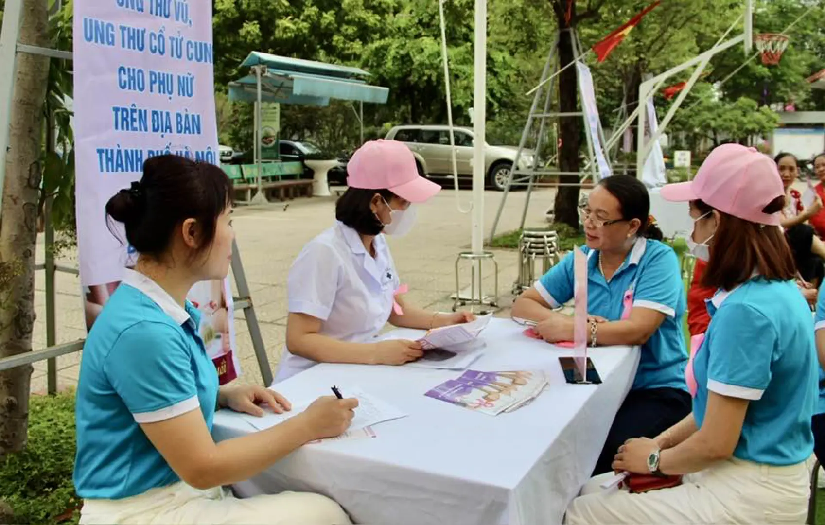 Tư vấn tầm soát, phát hiện sớm ung thư cho phụ nữ huyện Thanh Trì