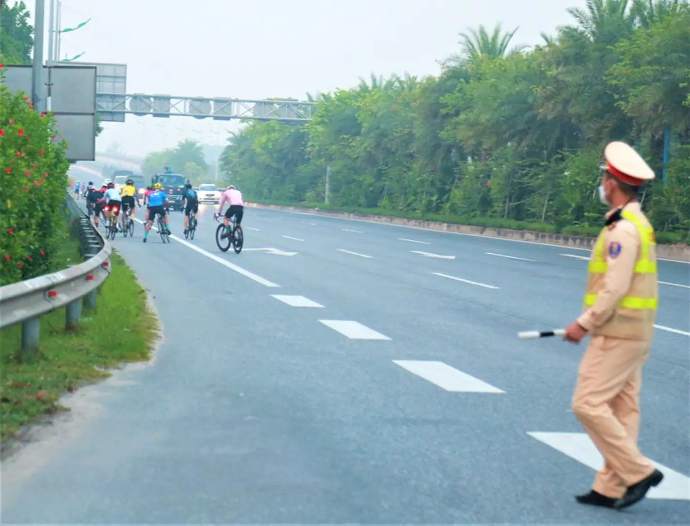 Triệt tiêu tình trạng xe đạp đi vào cao tốc: Cần sự bền bỉ, kiên trì