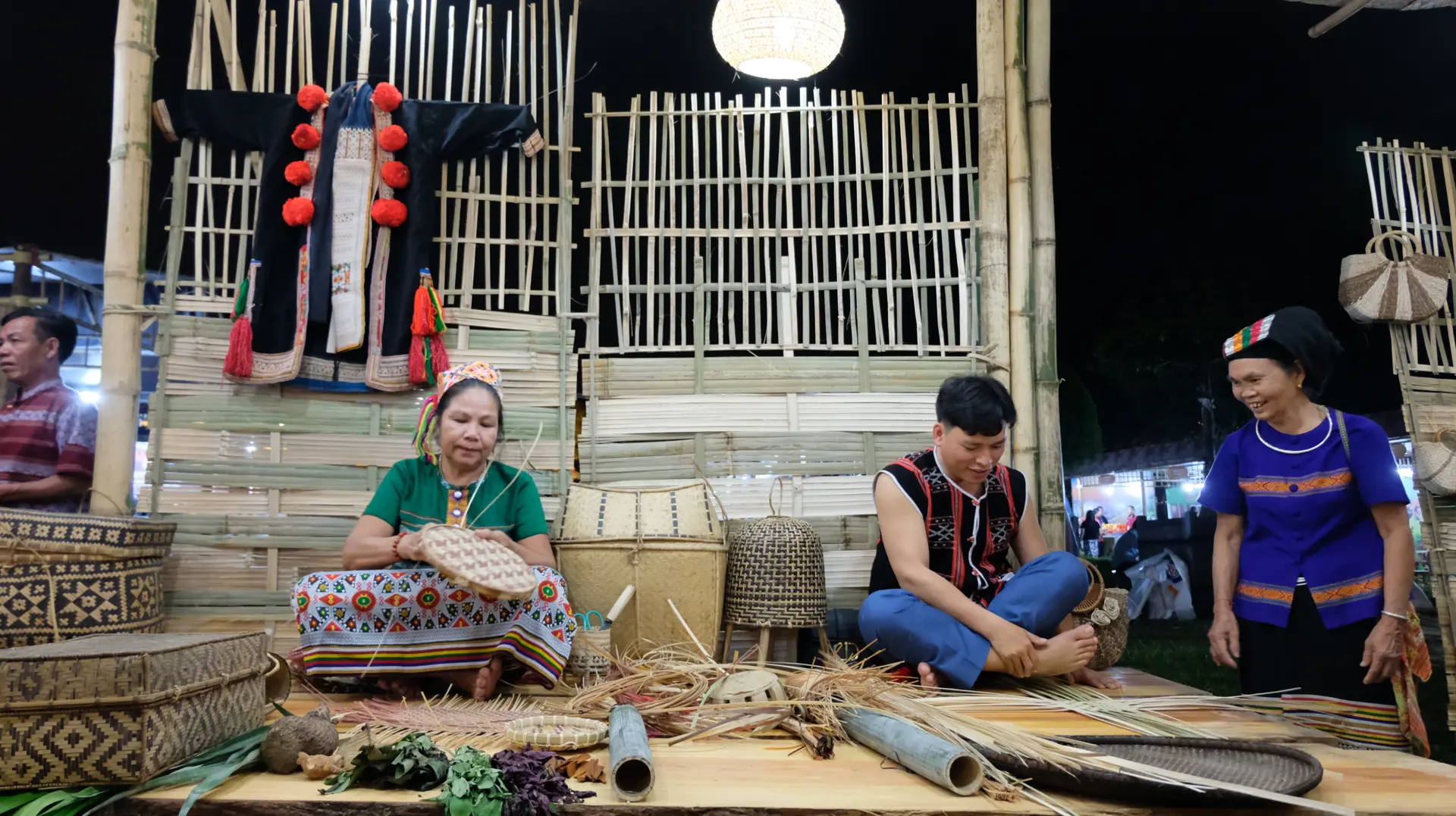 Nghệ nhân, thợ giỏi đóng vai trò quan trọng trong bảo tồn, phát triển làng nghề