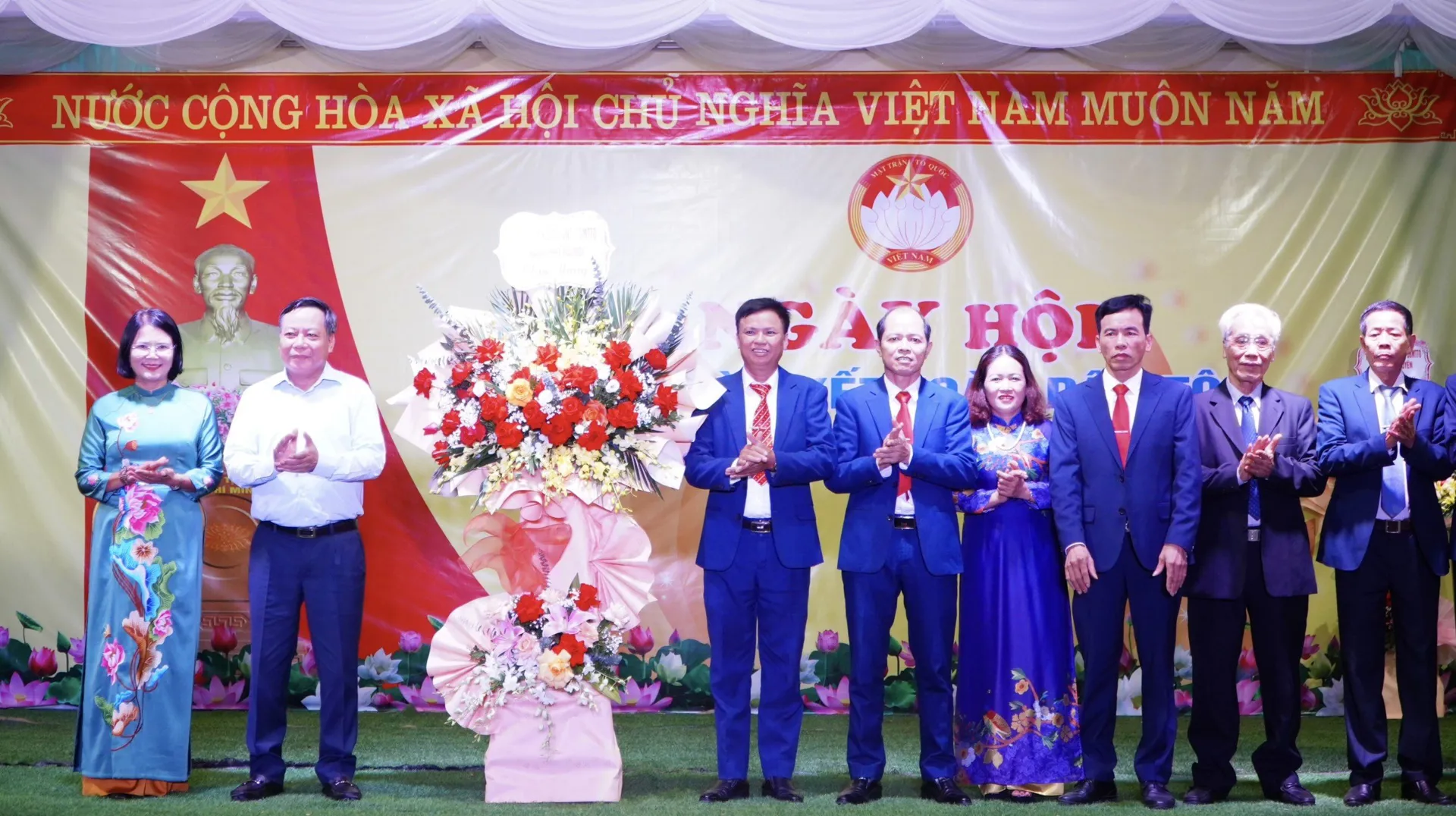 Phát huy tinh thần đoàn kết để xây dựng đời sống ấm no, hạnh phúc