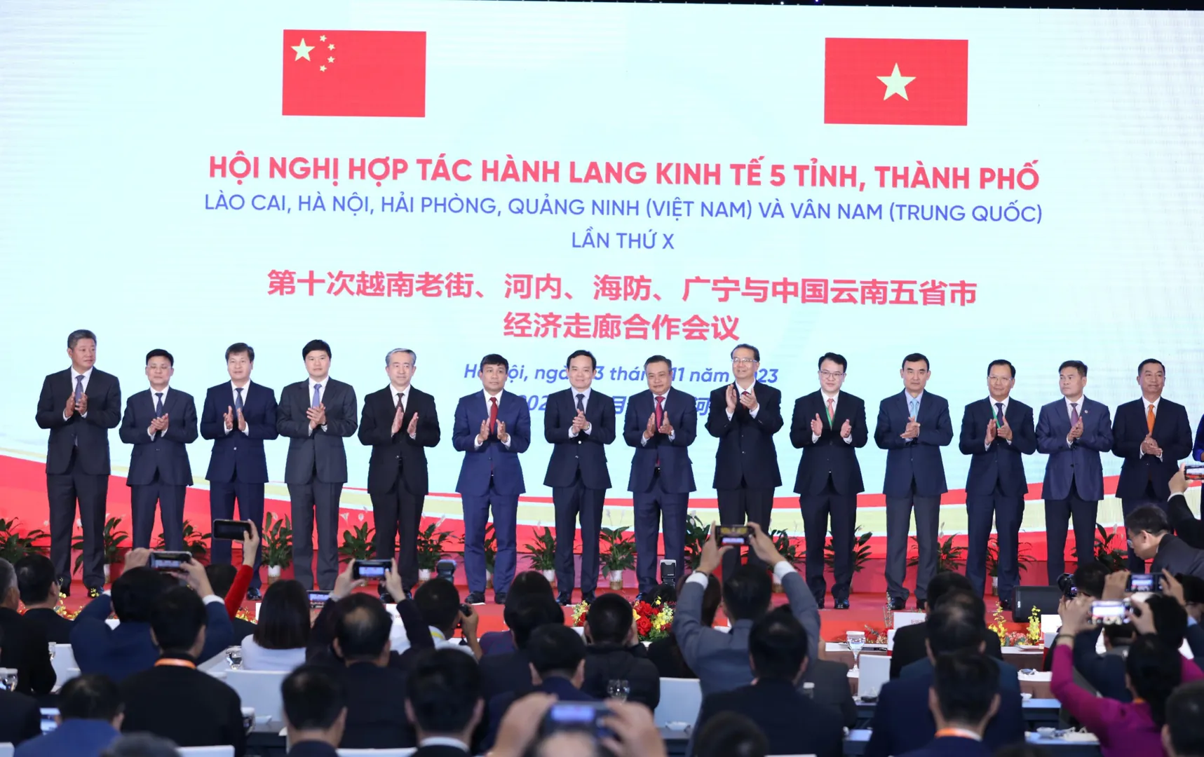 Tin tức hấp dẫn nhất trên báo in ra ngày 14/11/2023