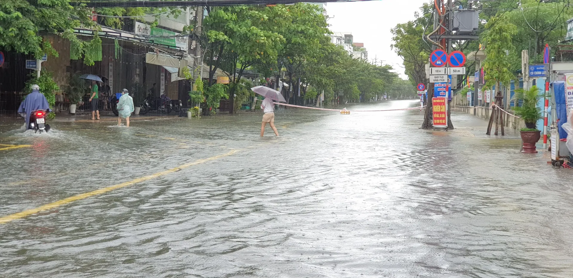 Đà Nẵng mưa lớn nguy cơ gây ngập, học sinh nghỉ học ngày 13/11