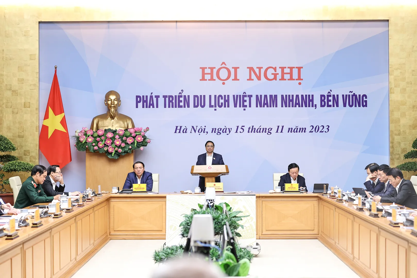 Tin tức hấp dẫn nhất trên báo in ra ngày 16/11/2023