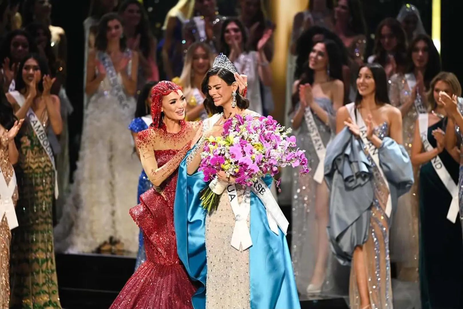 Nhan sắc và thân hình cực phẩm của Tân Hoa hậu Hoàn vũ Miss Universe 2023