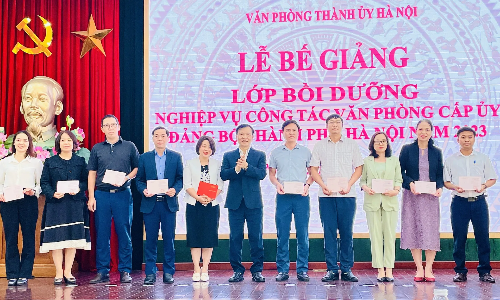 Gần 400 học viên hoàn thành lớp bồi dưỡng nghiệp vụ Văn phòng cấp ủy