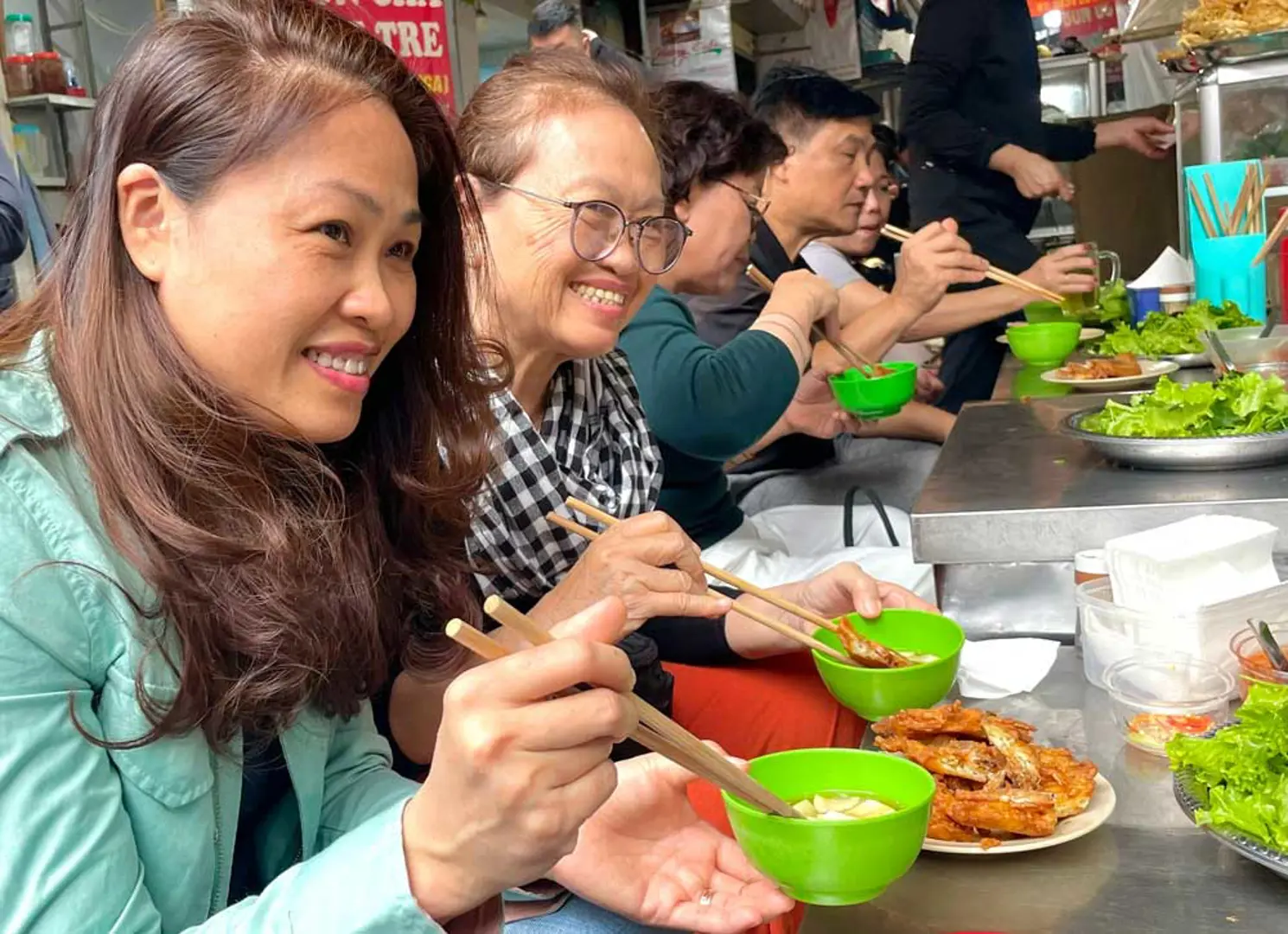 Bánh tôm cô Ầm, món ngon gây thương nhớ của ẩm thực Thủ đô