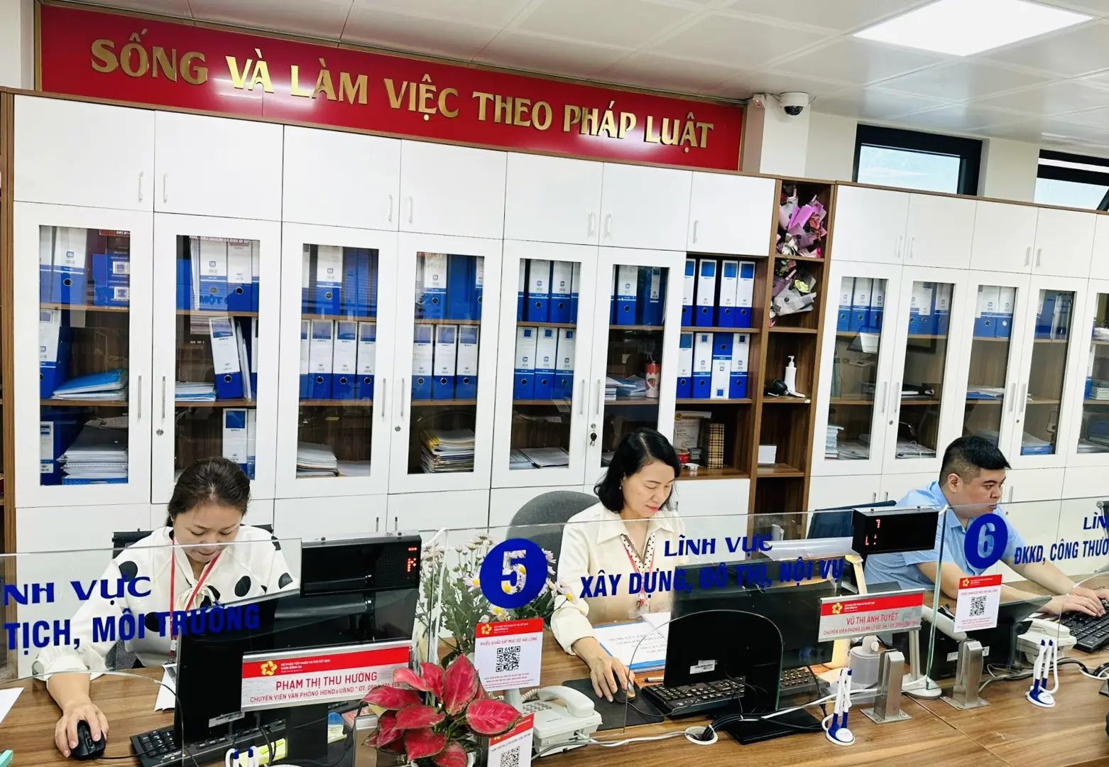 Hà Nội đẩy mạnh phân cấp, ủy quyền trong giải quyết thủ tục hành chính