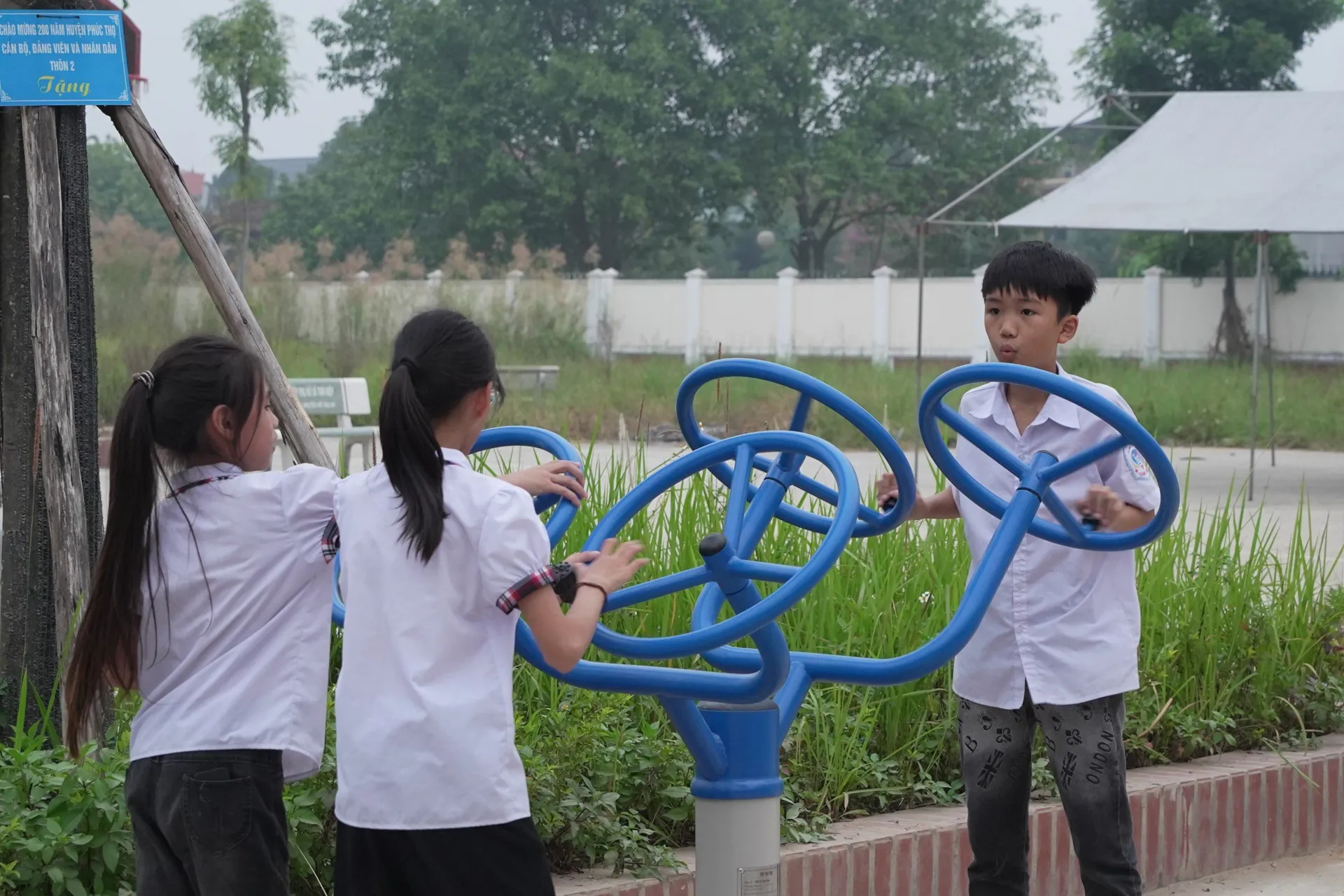 Bàn giao các thiết bị TDTT ngoài trời phục vụ Nhân dân tại huyện Phúc Thọ