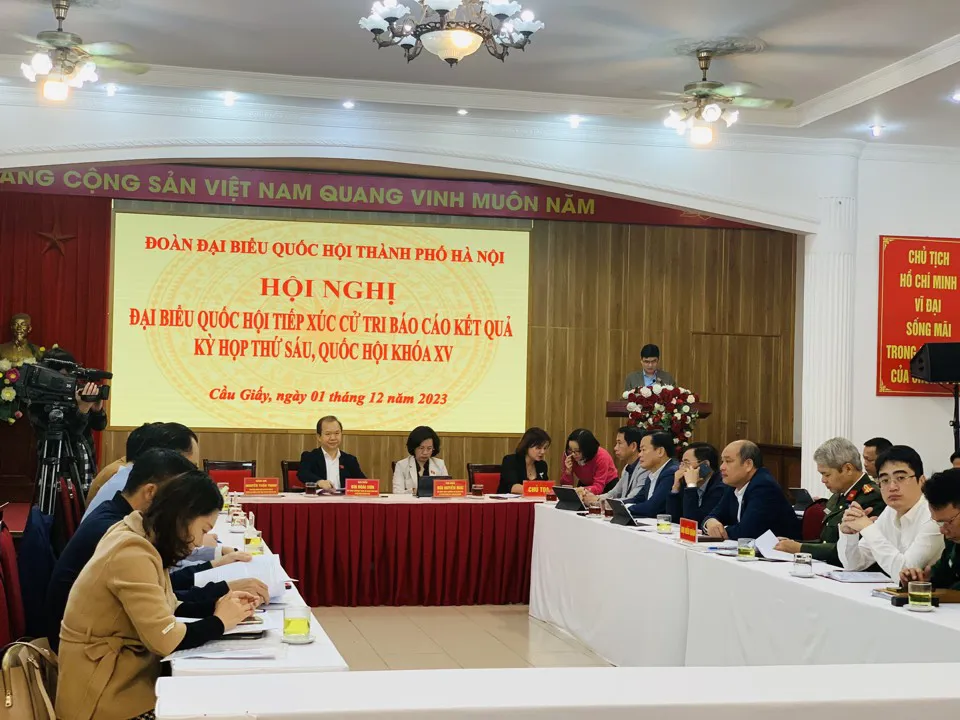 Cử tri đề nghị có giải pháp xây dựng điểm đỗ xe tĩnh, đỗ xe ngầm