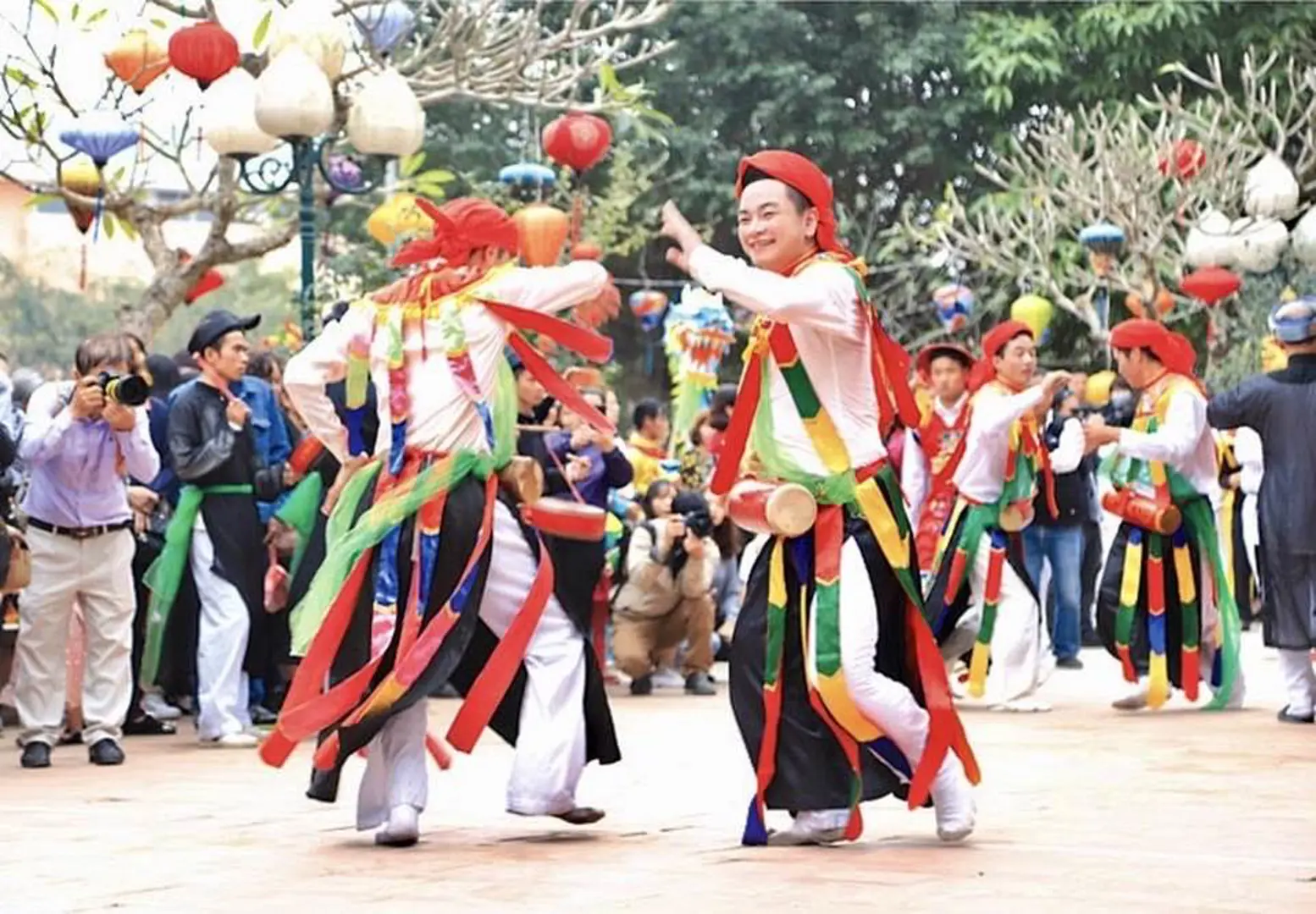 Về Thanh Trì đắm mình cùng điệu múa dân gian “Con đĩ đánh Bồng”