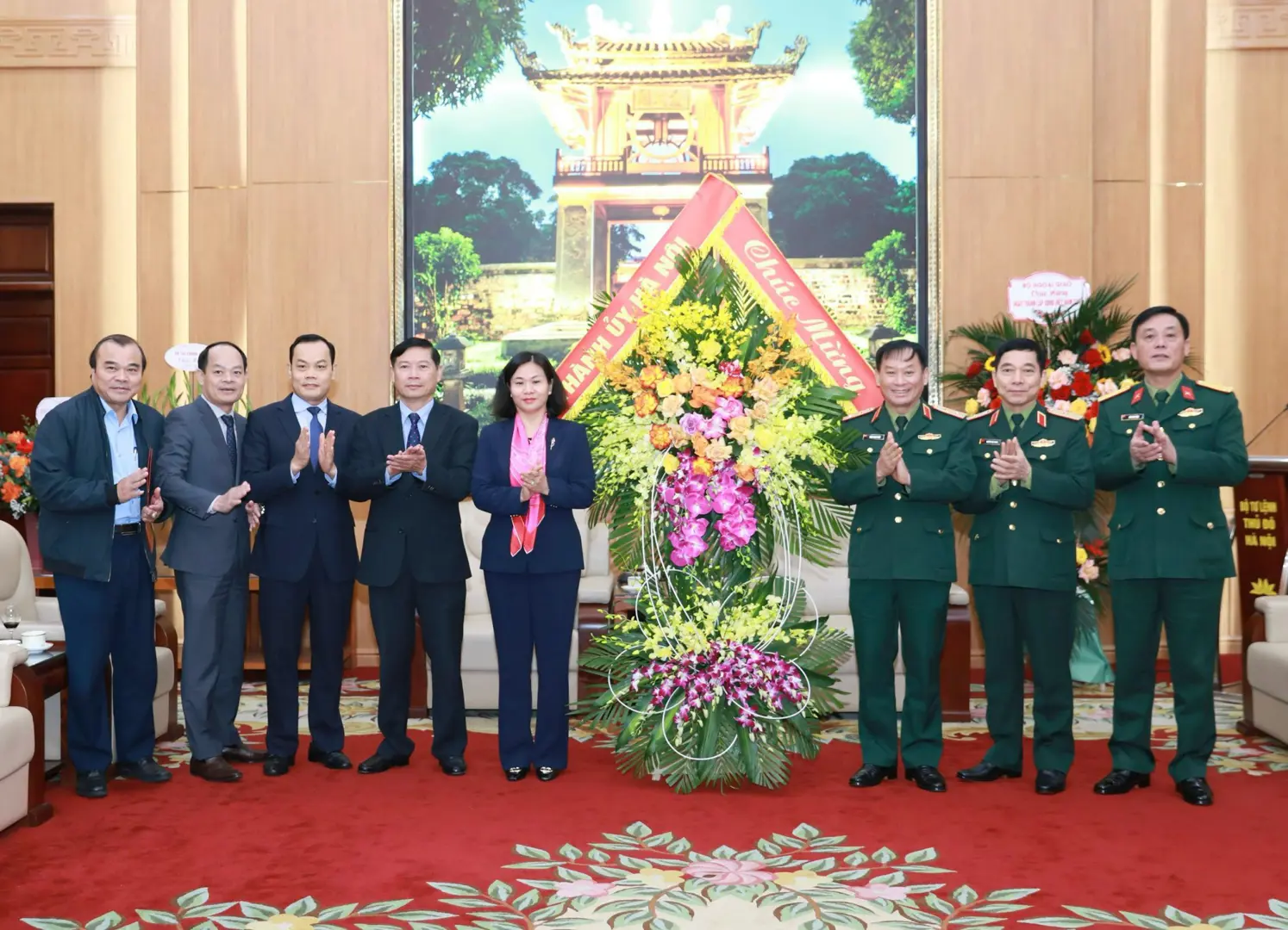 Lãnh đạo Thành phố Hà Nội thăm, chúc mừng Bộ Tư lệnh Thủ đô