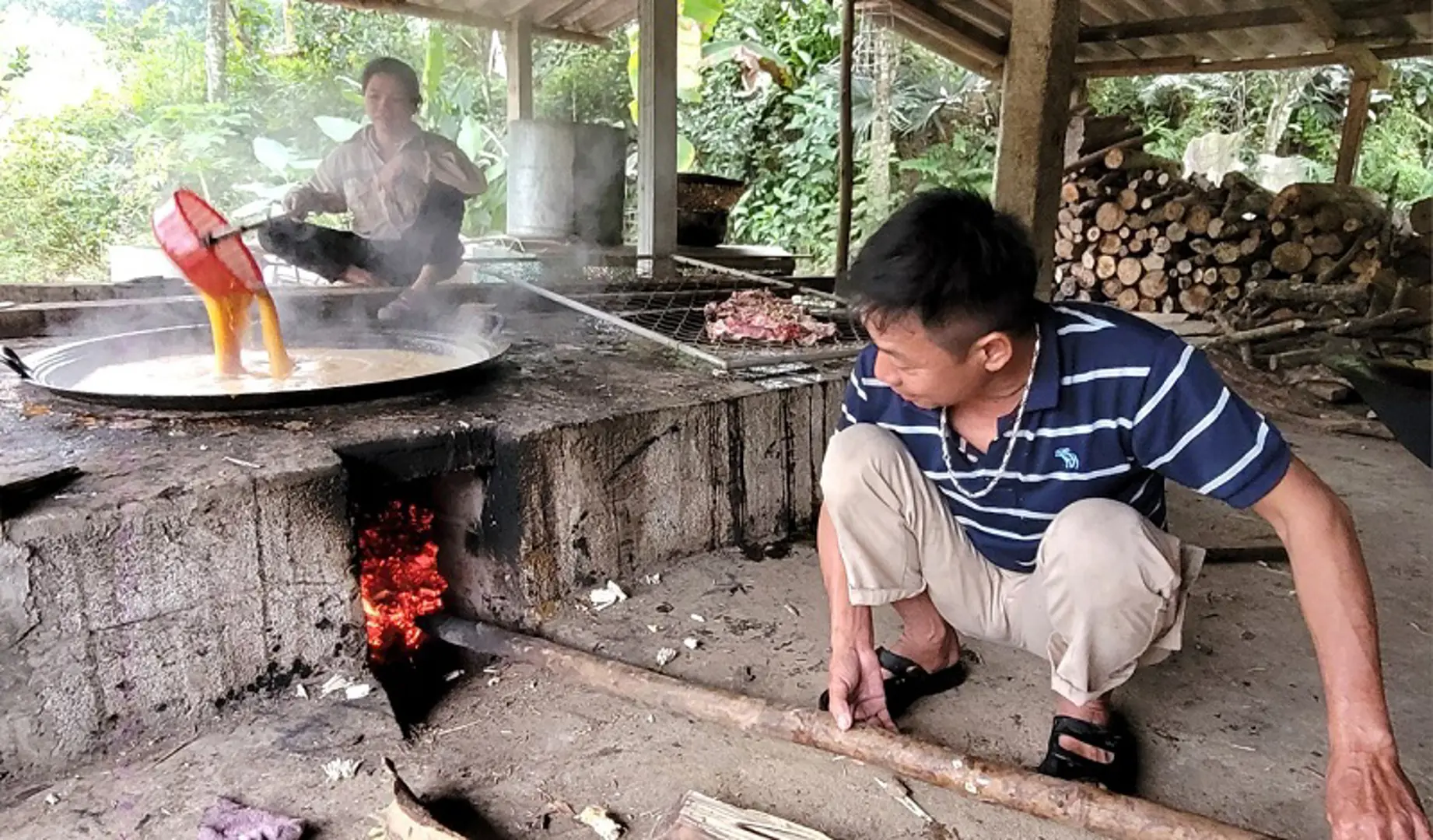 Hà Tĩnh: Làng nghề mật mía truyền thống đỏ lửa phục vụ tết Nguyên đán