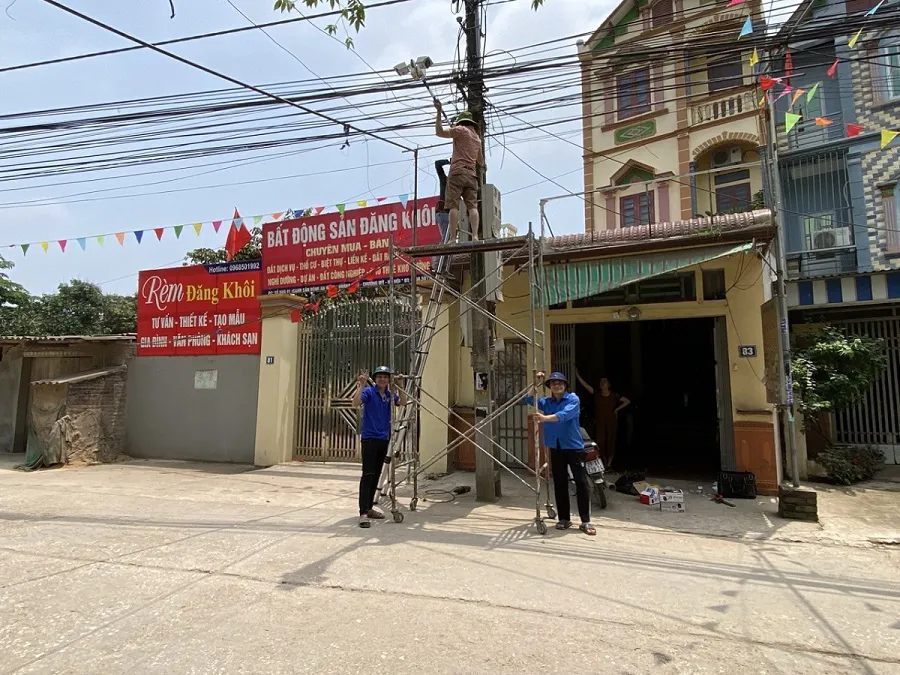 Những đôi “mắt làng”
