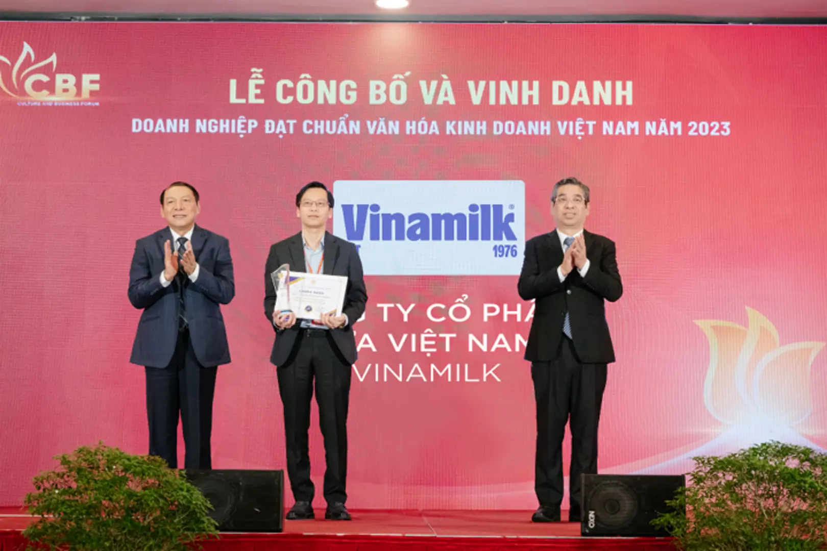 Vinamilk được vinh danh "Doanh nghiệp đạt chuẩn văn hóa kinh doanh Việt Nam"