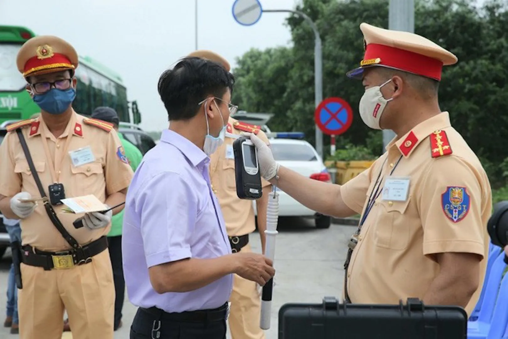 Đề nghị cung cấp thông tin cán bộ, viên chức vi phạm nồng độ cồn