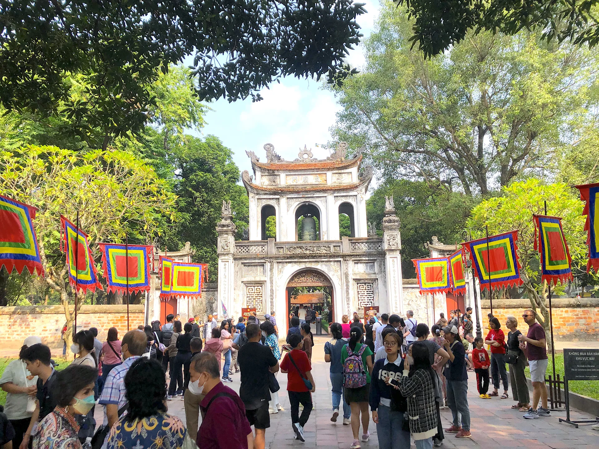 Văn Miếu Quốc Tử Giám, Hoàng thành Thăng Long nhộn nhịp ngày đầu tăng giá vé