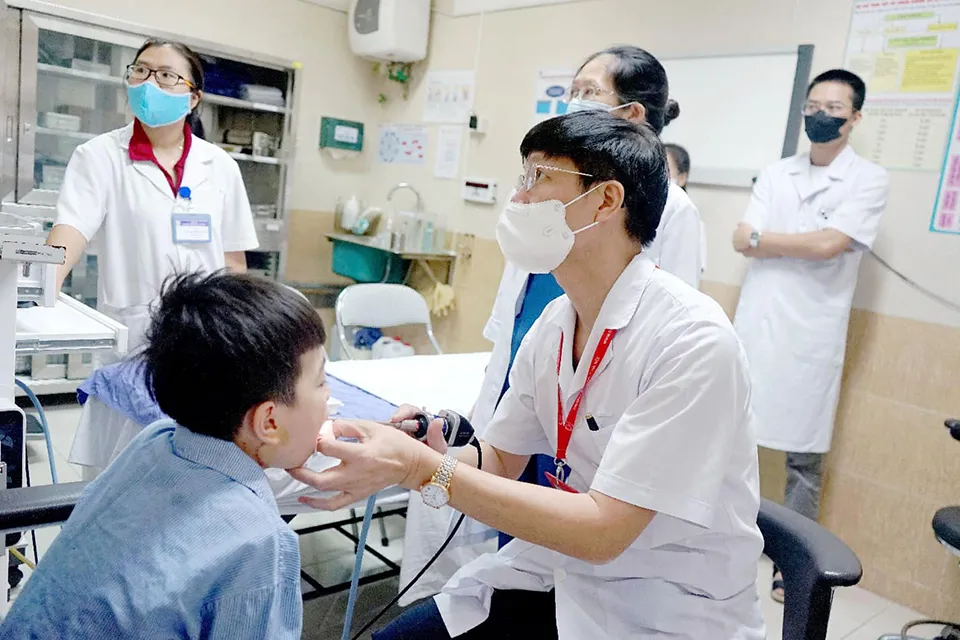 Phẫu thuật thành công bệnh nhi có khối u khoang bên họng xâm lấn nền sọ