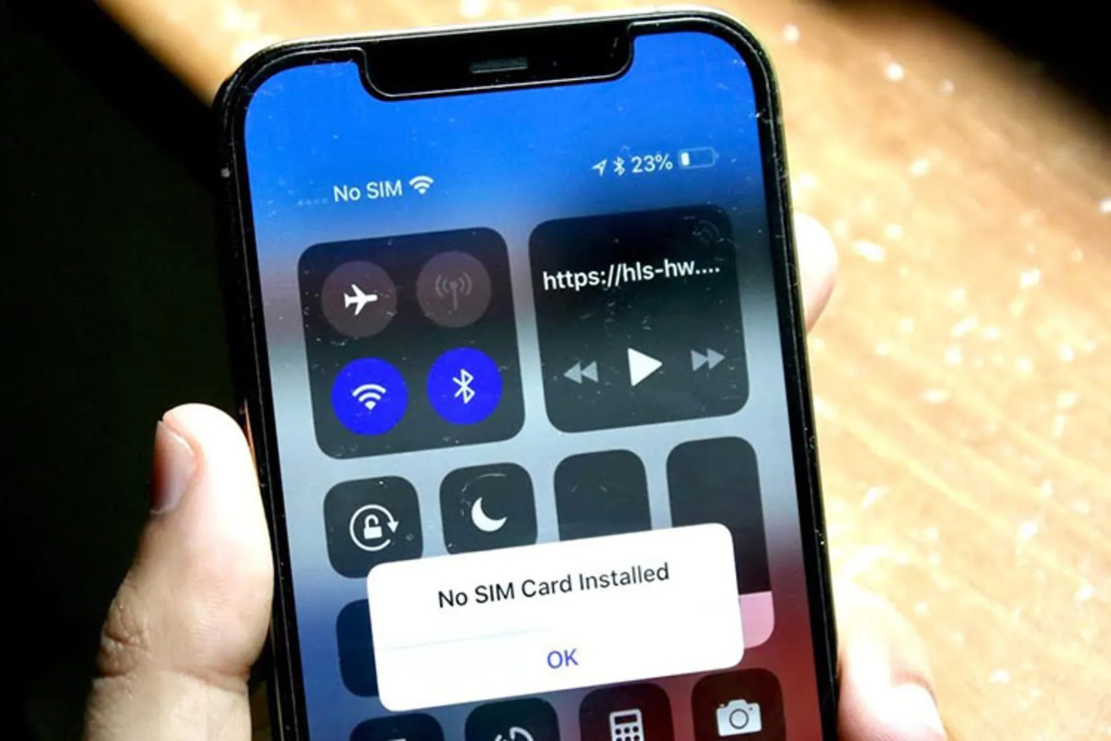 Cách khắc phục tình trạng iPhone hiển thị "không có sim"