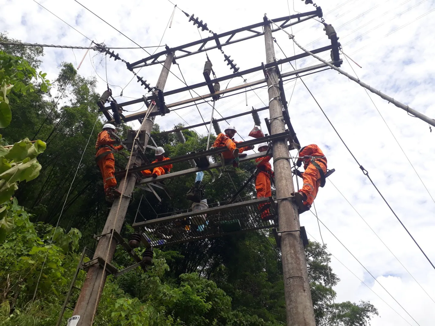 Giải bài toán trước nguy cơ thiếu điện hiện hữu