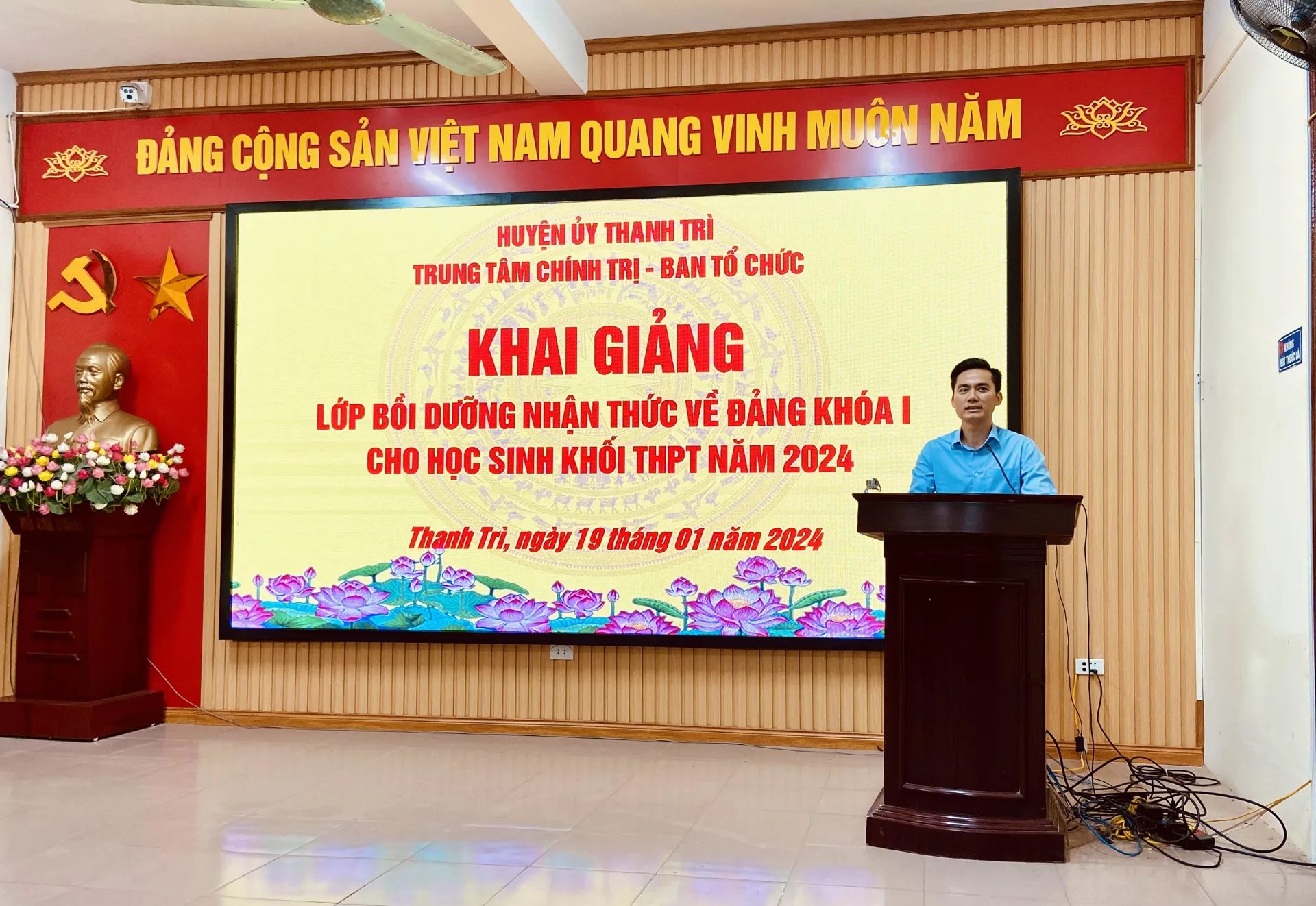 Huyện Thanh Trì: Khai mạc lớp bồi dưỡng kết nạp Đảng cho học sinh ưu tú