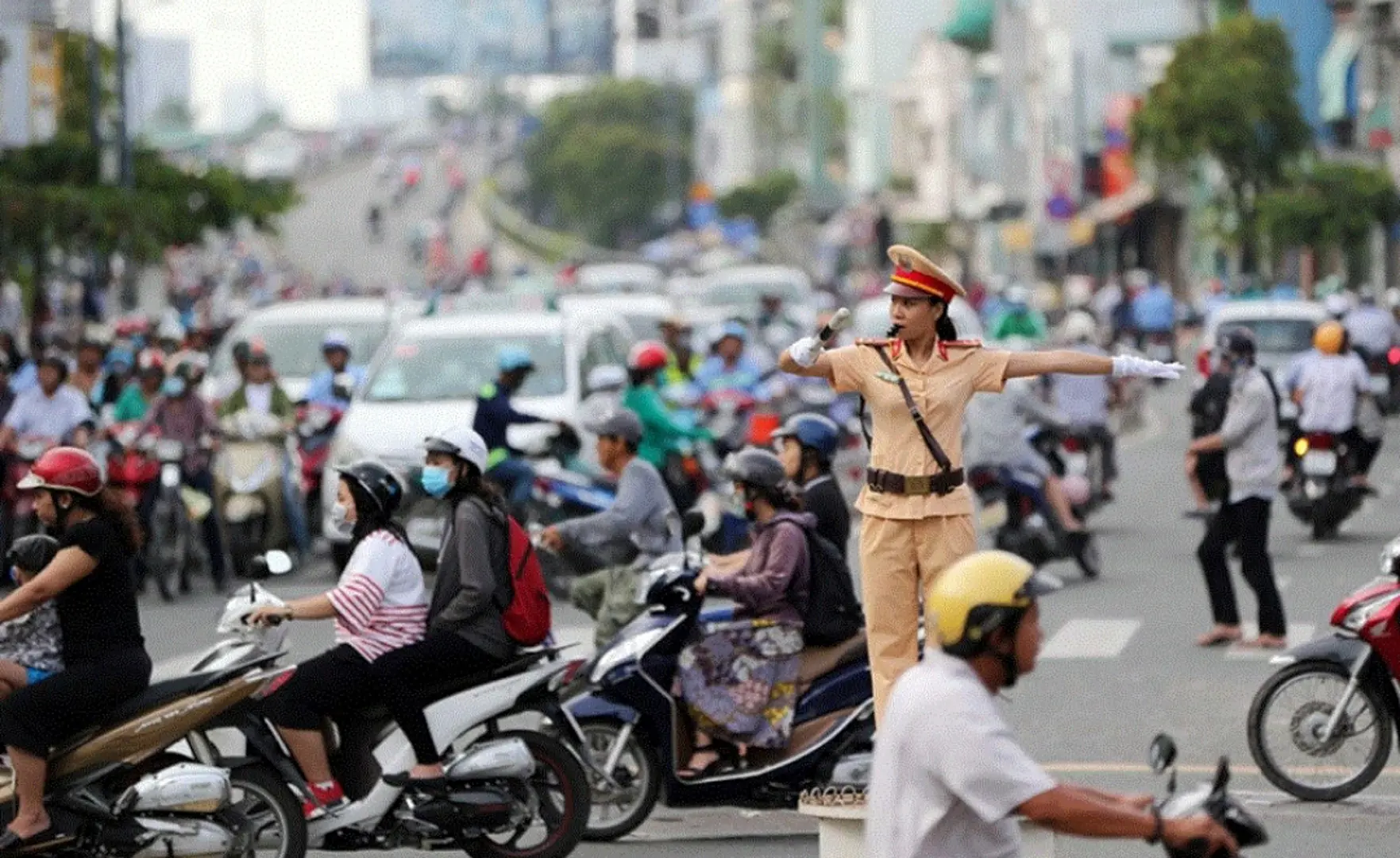 Thượng tôn pháp luật để xây dựng văn hóa giao thông an toàn