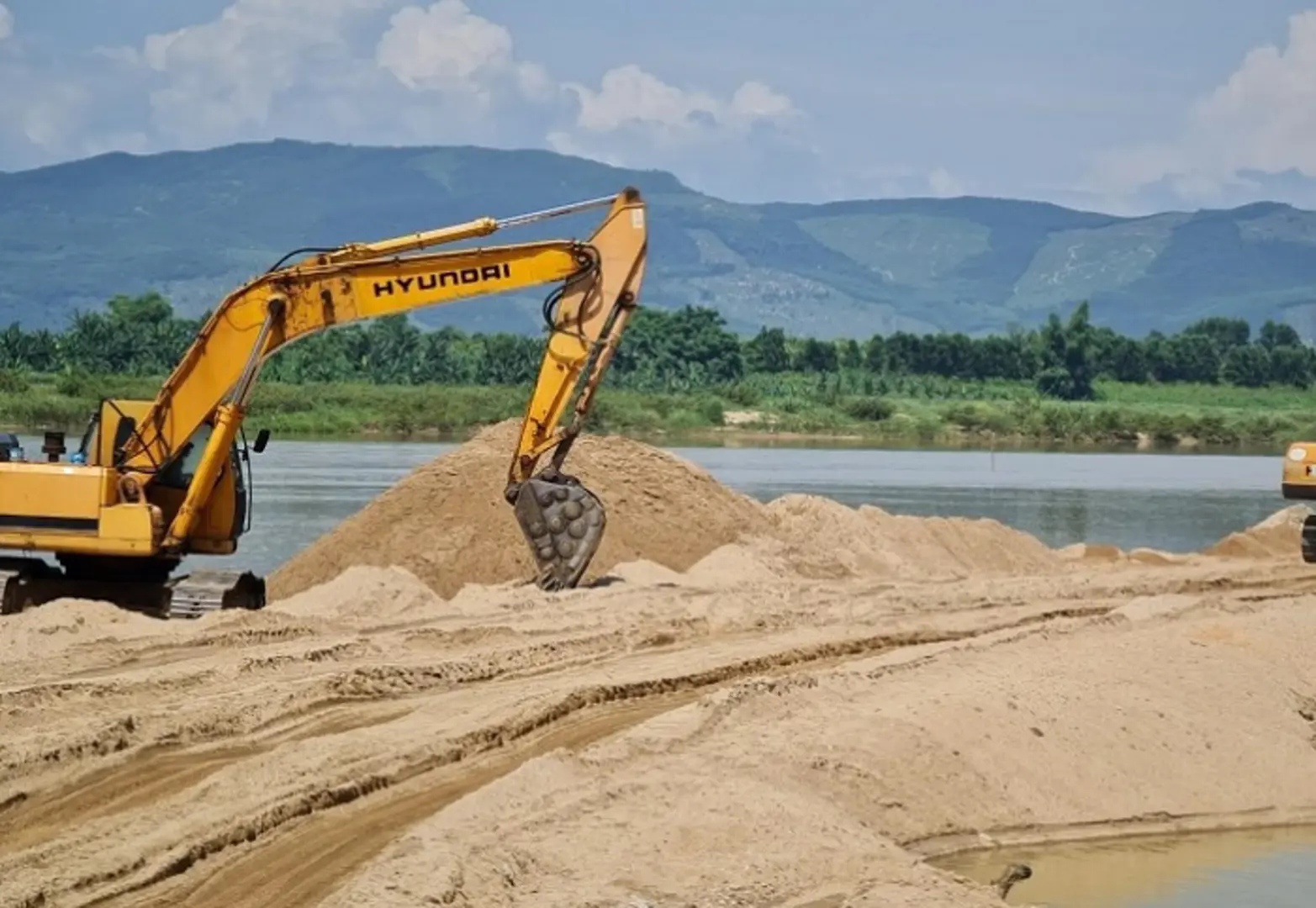 Khai thác khoáng sản đúng quy định thực hiện dự án Đường Vành đai 4