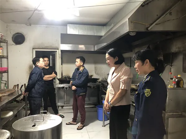 Huyện Gia Lâm: Tăng cường kiểm soát an toàn thực phẩm trong dịp Tết Nguyên đán