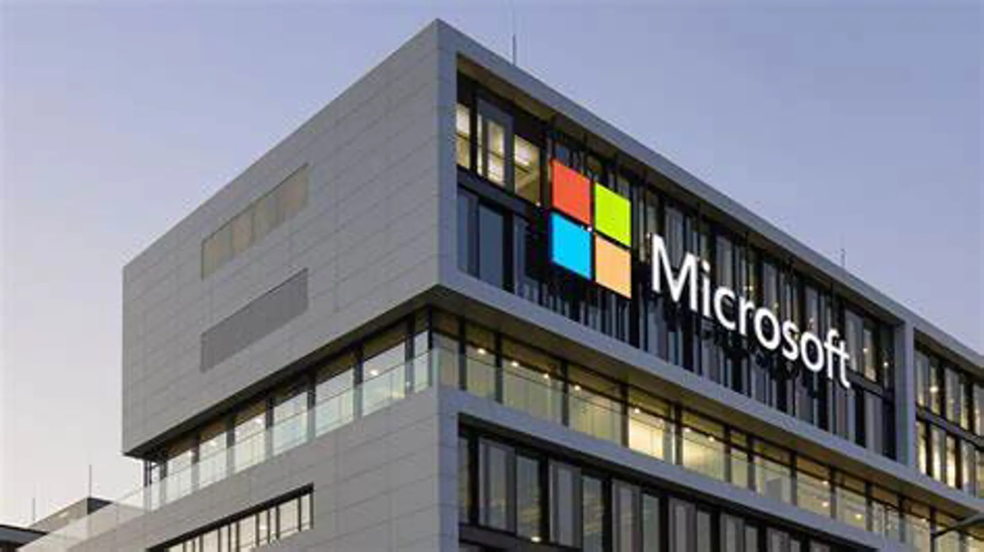 Đầu tư vào AI giúp doanh thu Microsoft và Google gia tăng