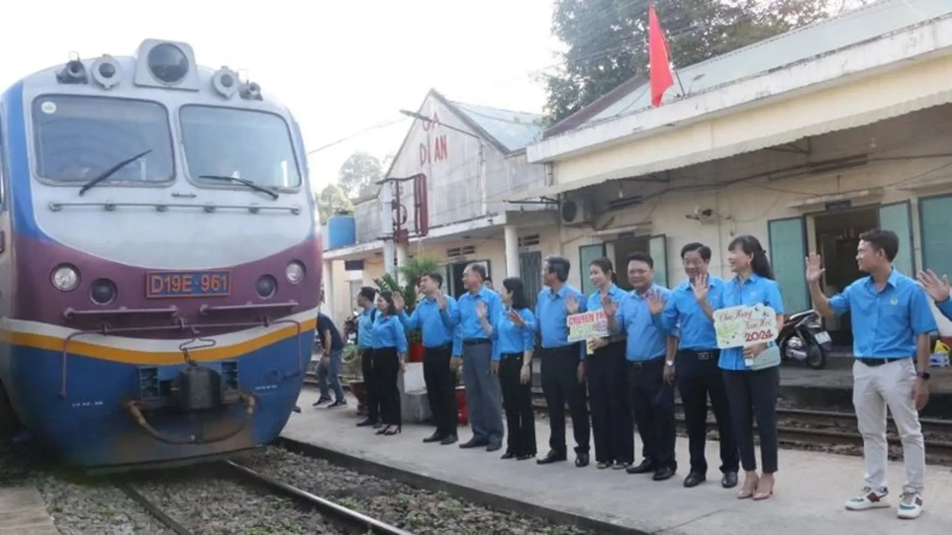 Bình Dương: Ấm áp "Chuyến tàu Xuân nghĩa tình”, “Chuyến xe Xuân nghĩa tình”