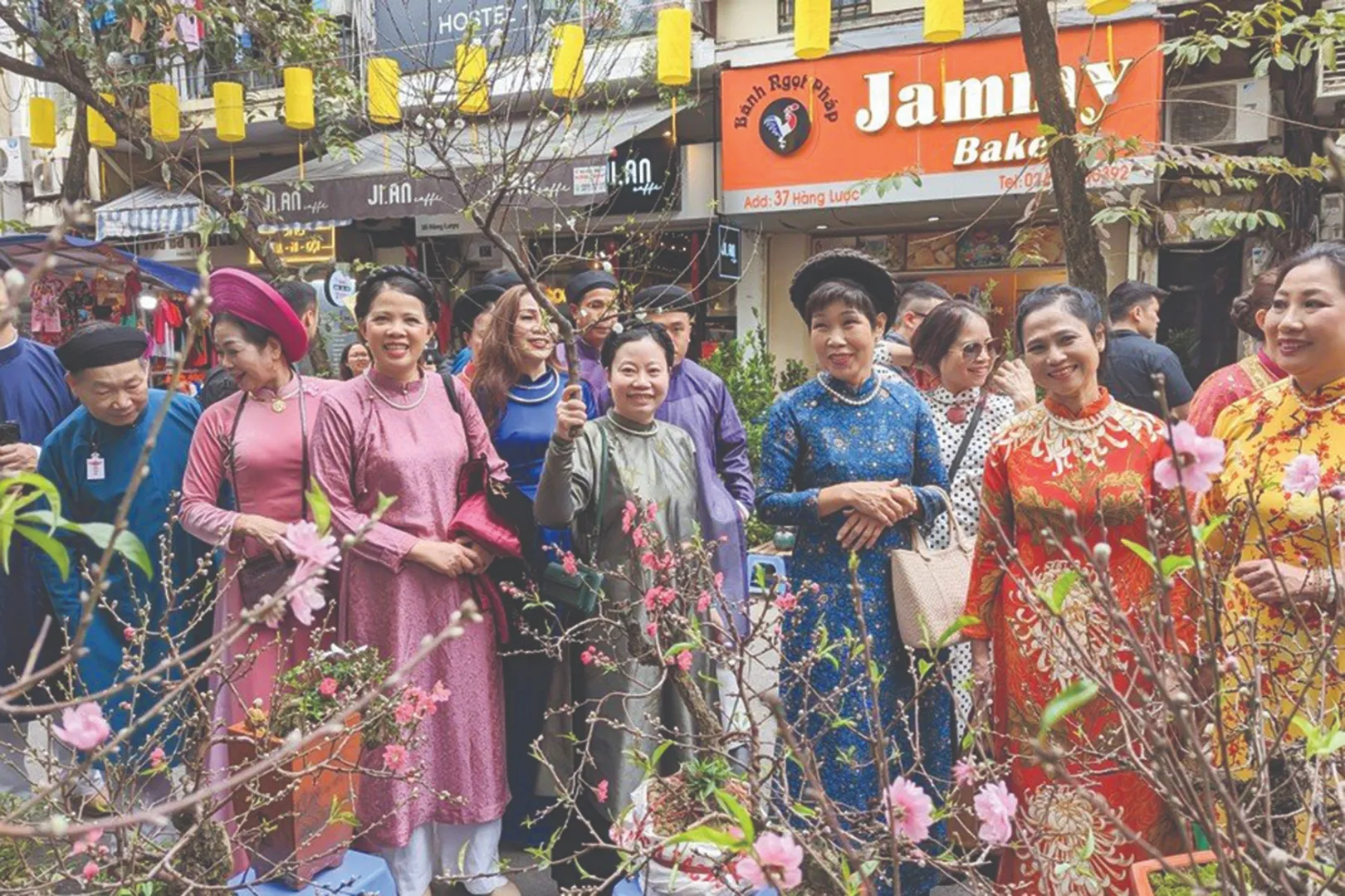 Hà Nội rộn ràng vào Xuân