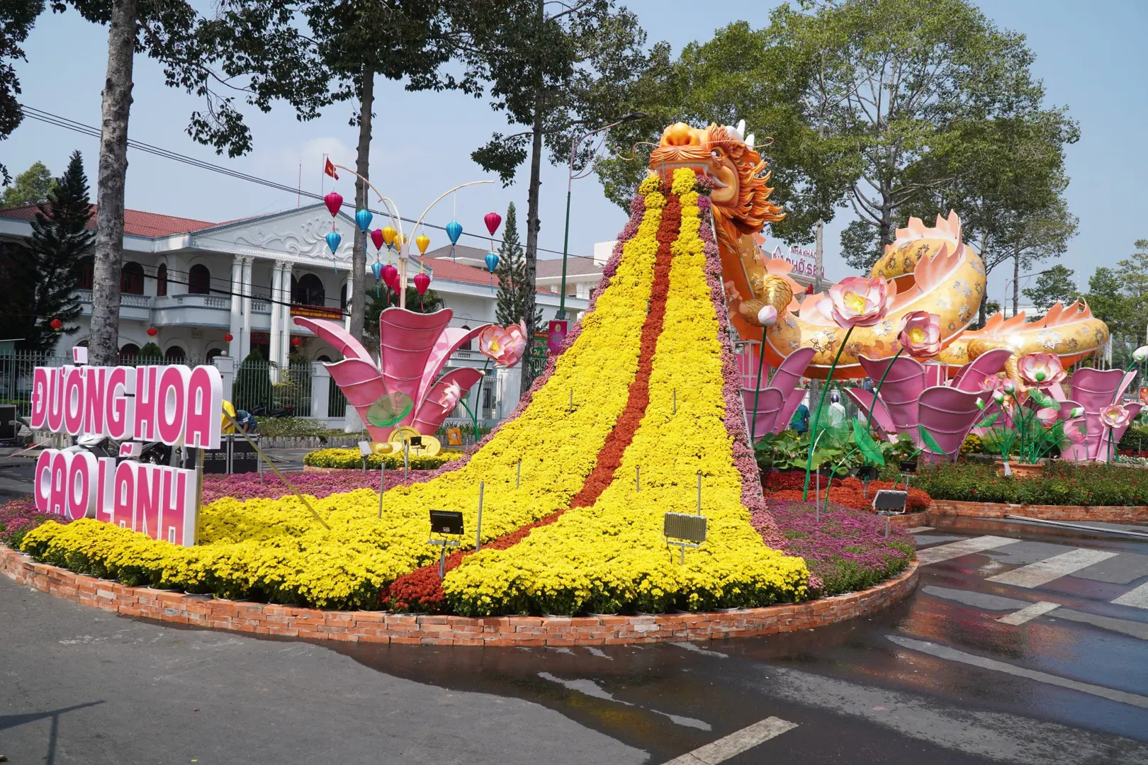 Chiêm ngưỡng linh vật “Rồng phun hoa” tại Đồng Tháp