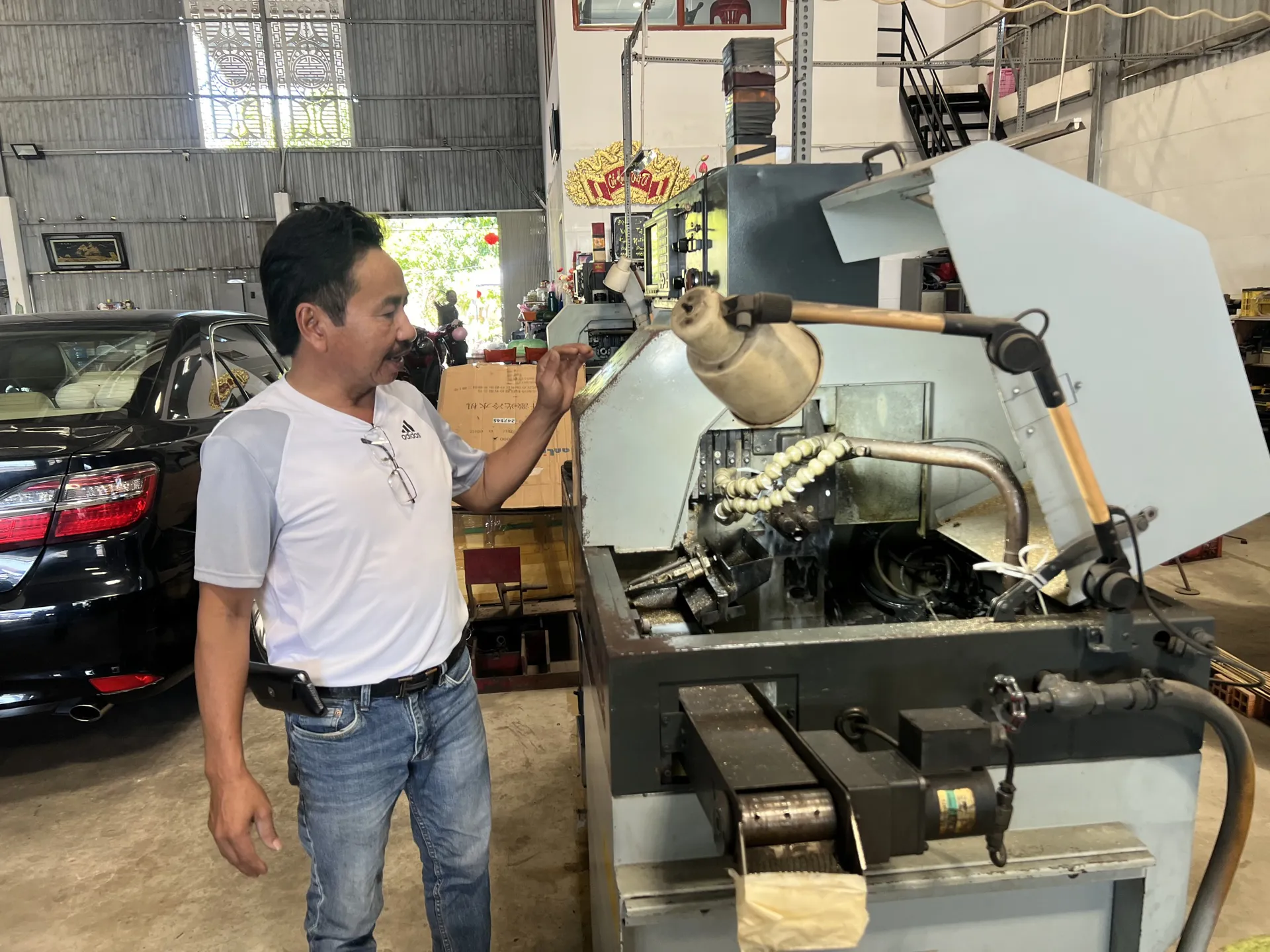 Người thợ sửa xe sáng chế bộ tiết kiệm xăng vươn tầm quốc tế