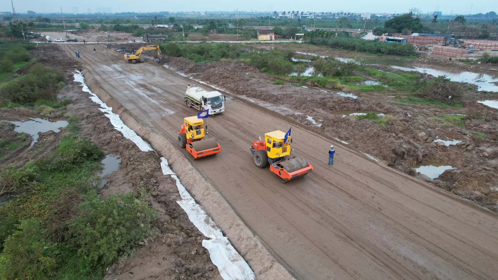 Nhộn nhịp trên công trường các công trình giao thông trọng điểm Tết Nguyên đán