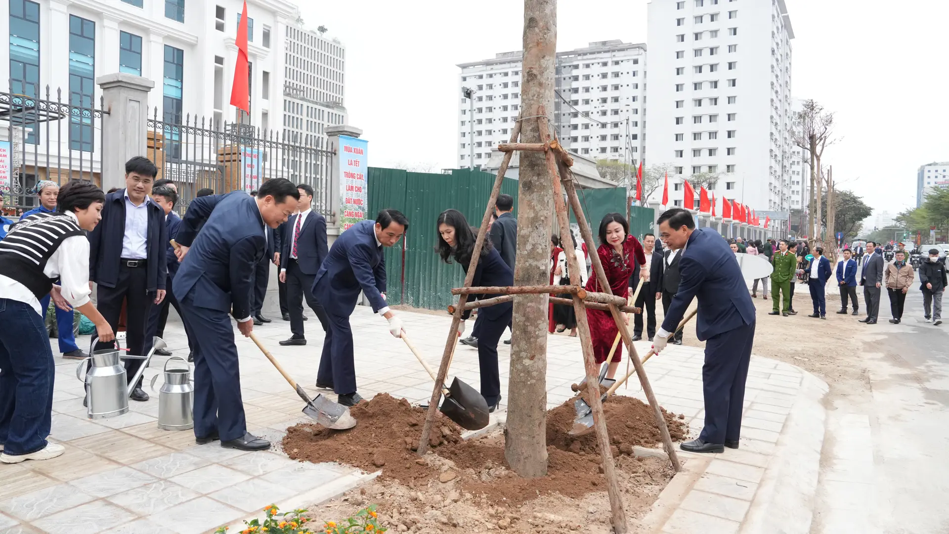 Cầu Giấy phát động "Tết trồng cây – Đời đời nhớ ơn Bác Hồ”