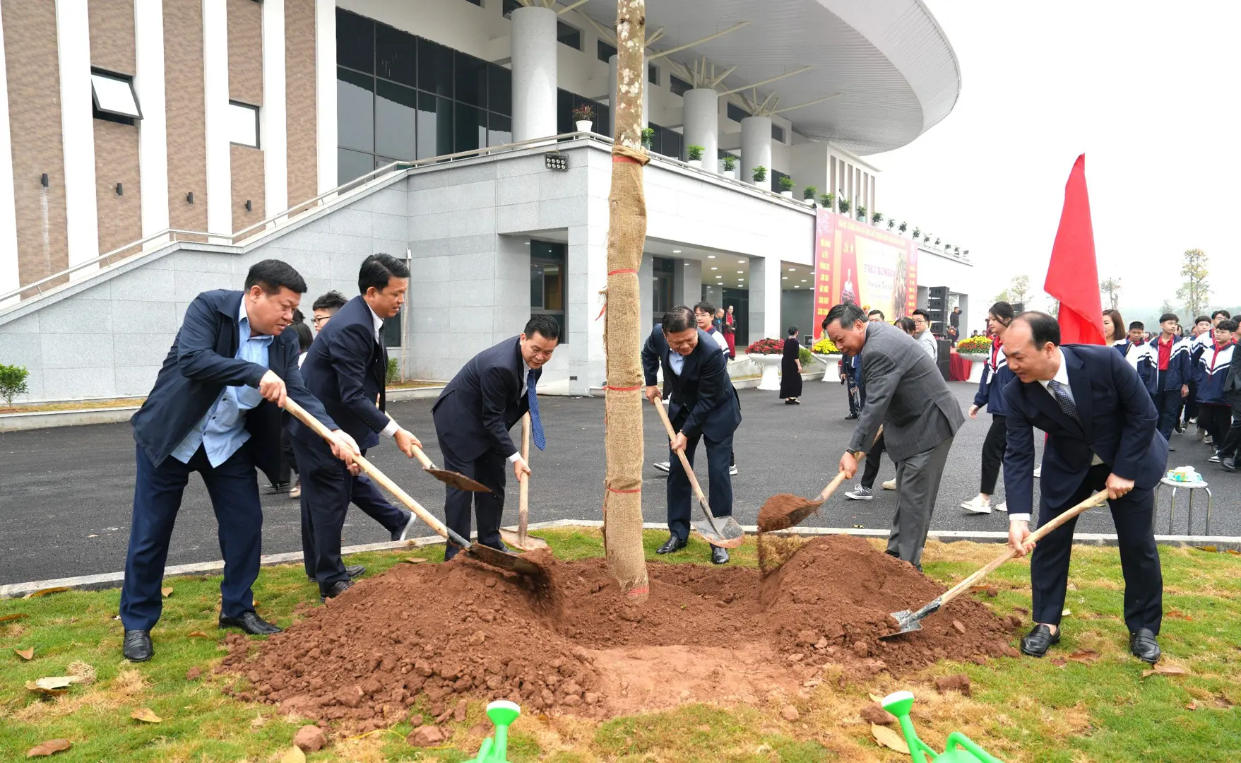 Lãnh đạo Thành phố dự Tết trồng cây Xuân Giáp Thìn 2024 tại huyện Đông Anh